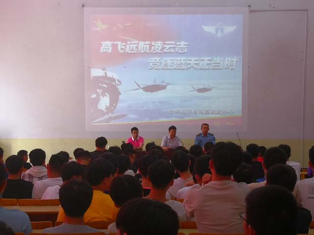 裕安区考试中心到新安中学宣传2020空军招飞工作001.jpg