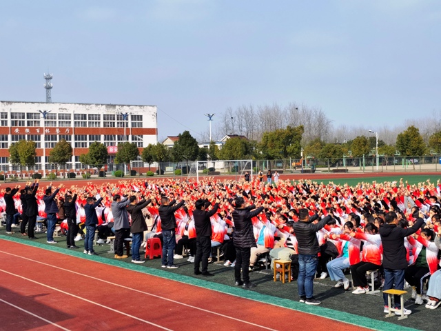 新安中学举行高三励志报告会19.jpg