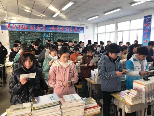 新安中学开展“学雷锋”系列主题教育活动04.jpg 新安中学开展“学雷锋”系列主题教育活动04.jpg