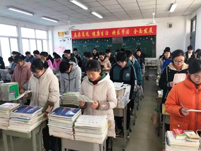新安中学开展“学雷锋”系列主题教育活动06.jpg 新安中学开展“学雷锋”系列主题教育活动06.jpg