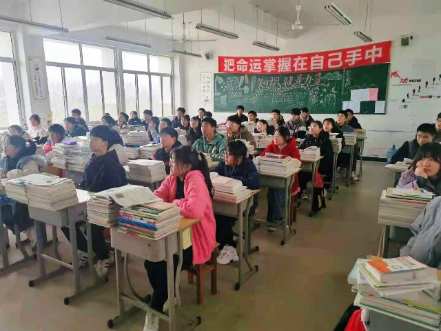 新安中学开展“学雷锋”系列主题教育活动11.jpg 新安中学开展“学雷锋”系列主题教育活动11.jpg